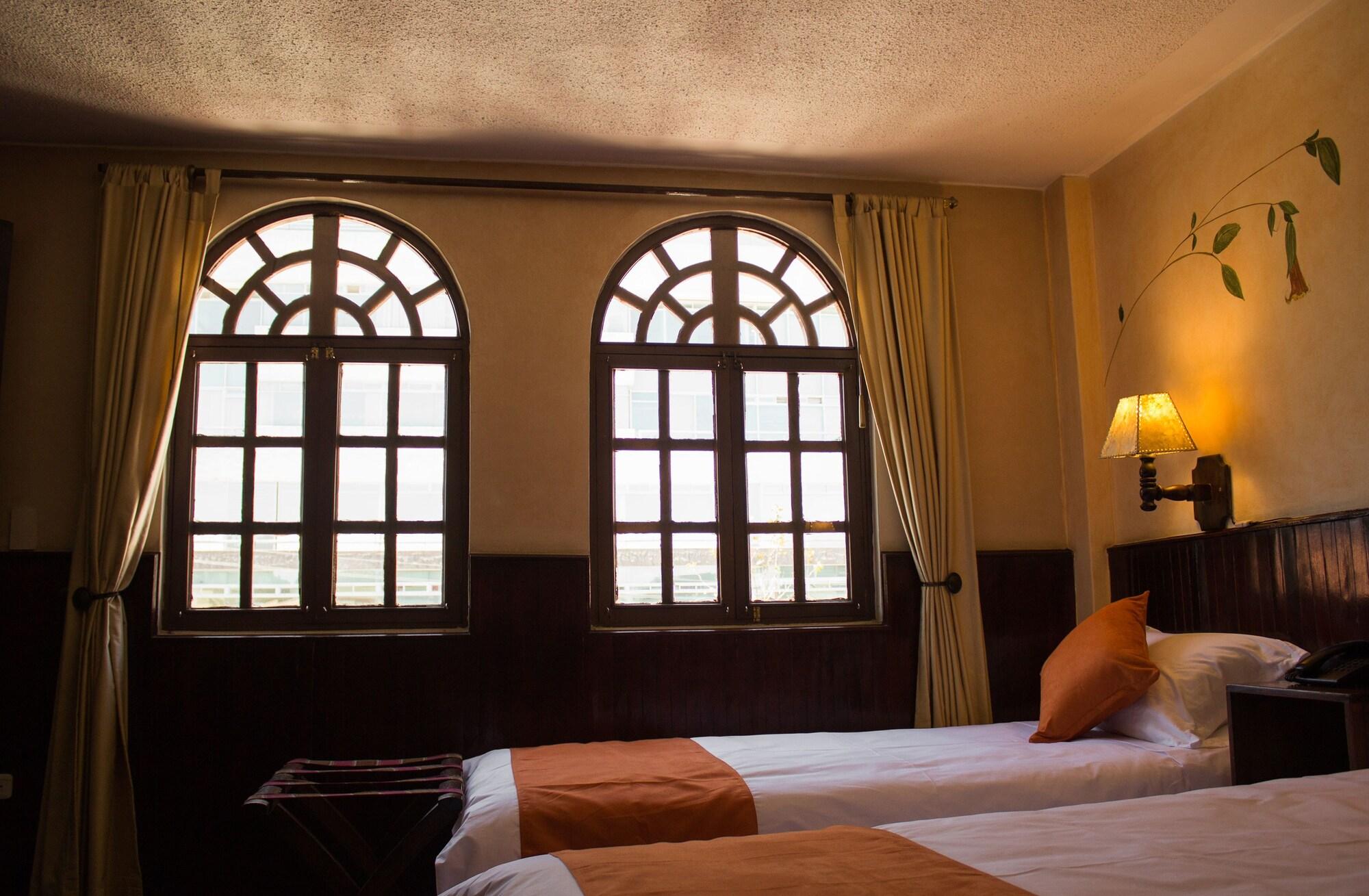 Kituandes Hotel Кито Екстериор снимка