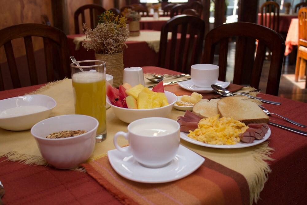 Kituandes Hotel Кито Екстериор снимка