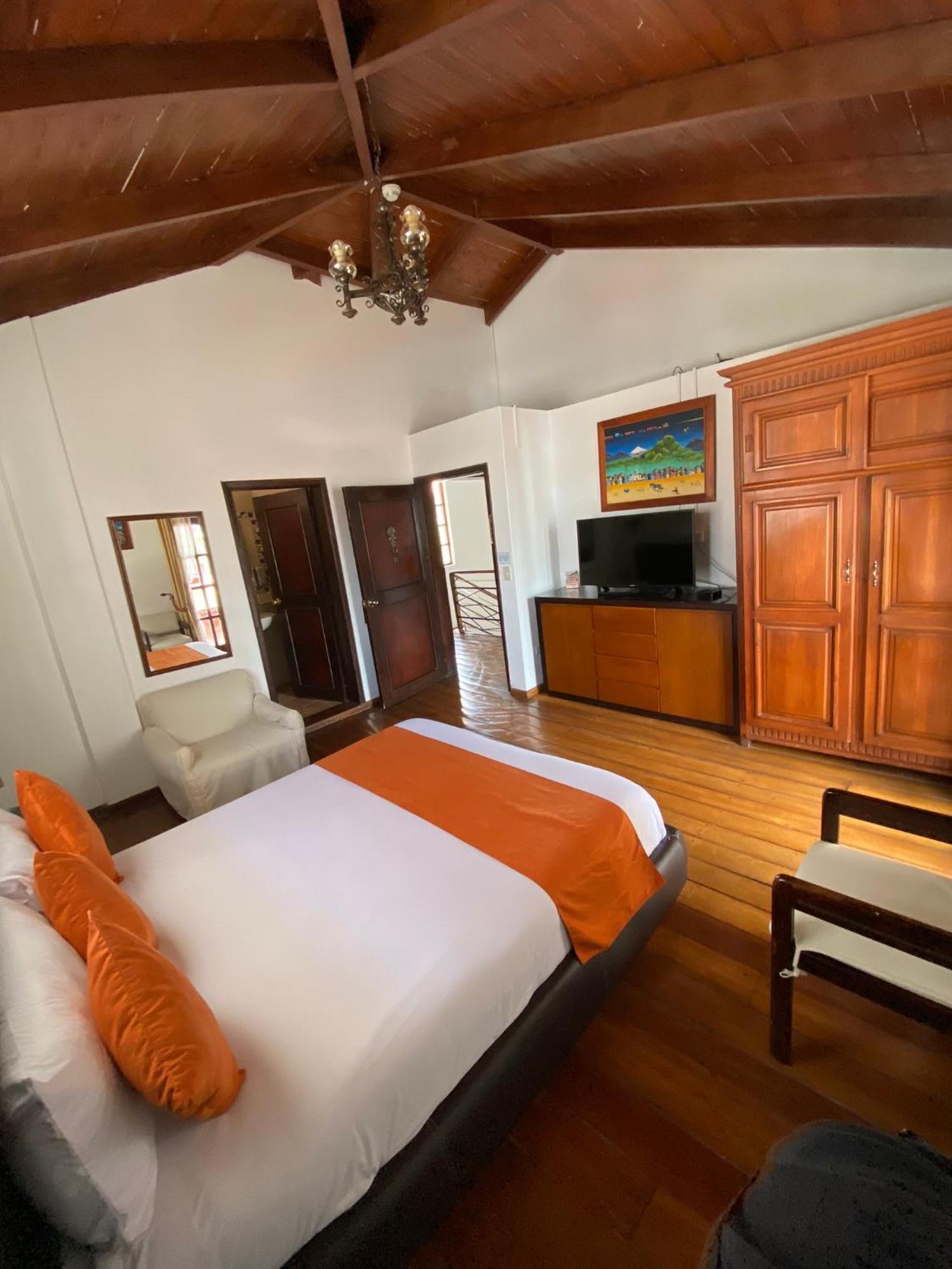Kituandes Hotel Кито Екстериор снимка