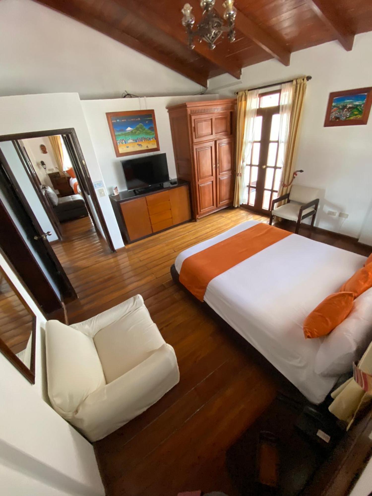 Kituandes Hotel Кито Екстериор снимка