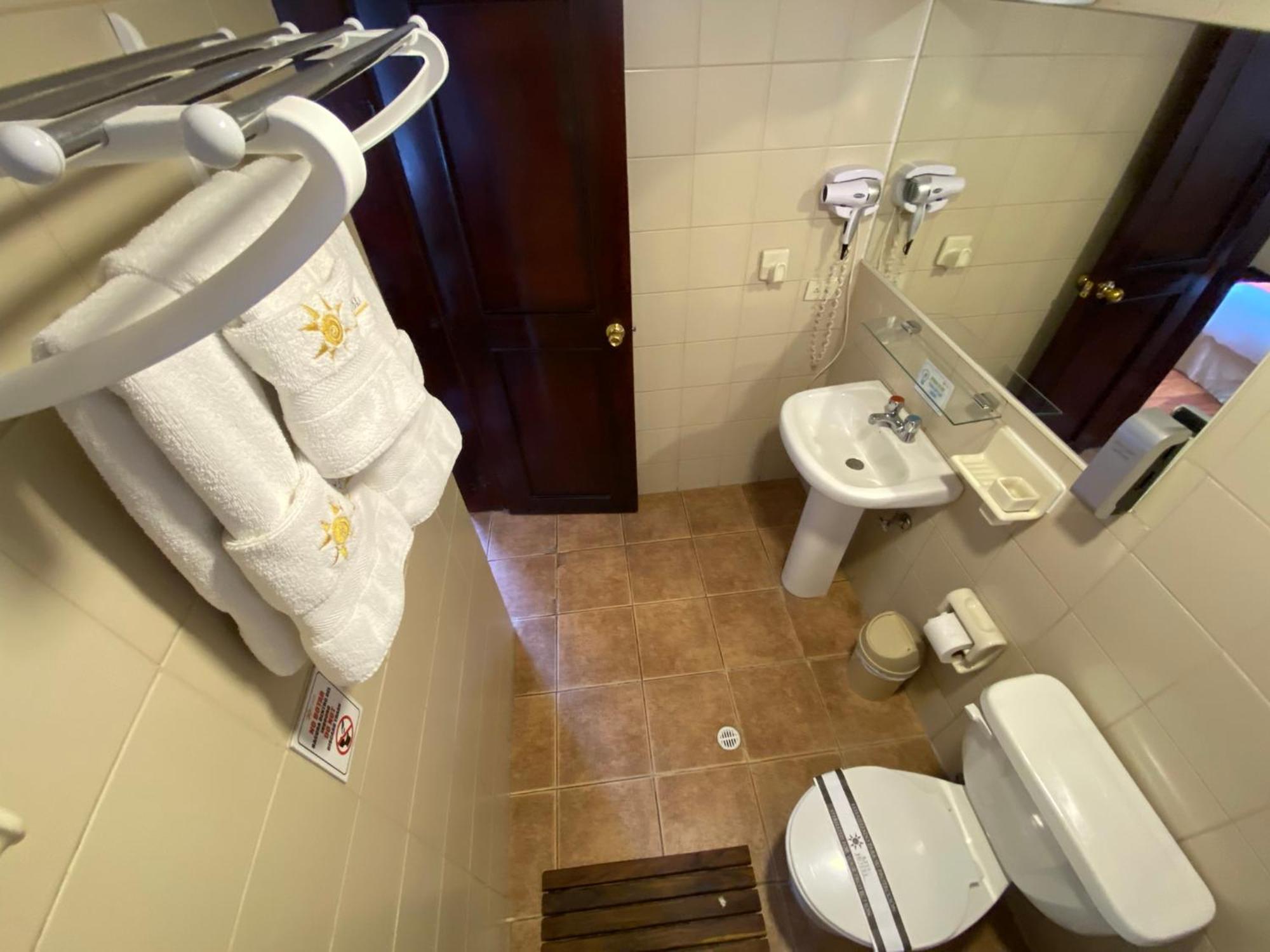 Kituandes Hotel Кито Екстериор снимка