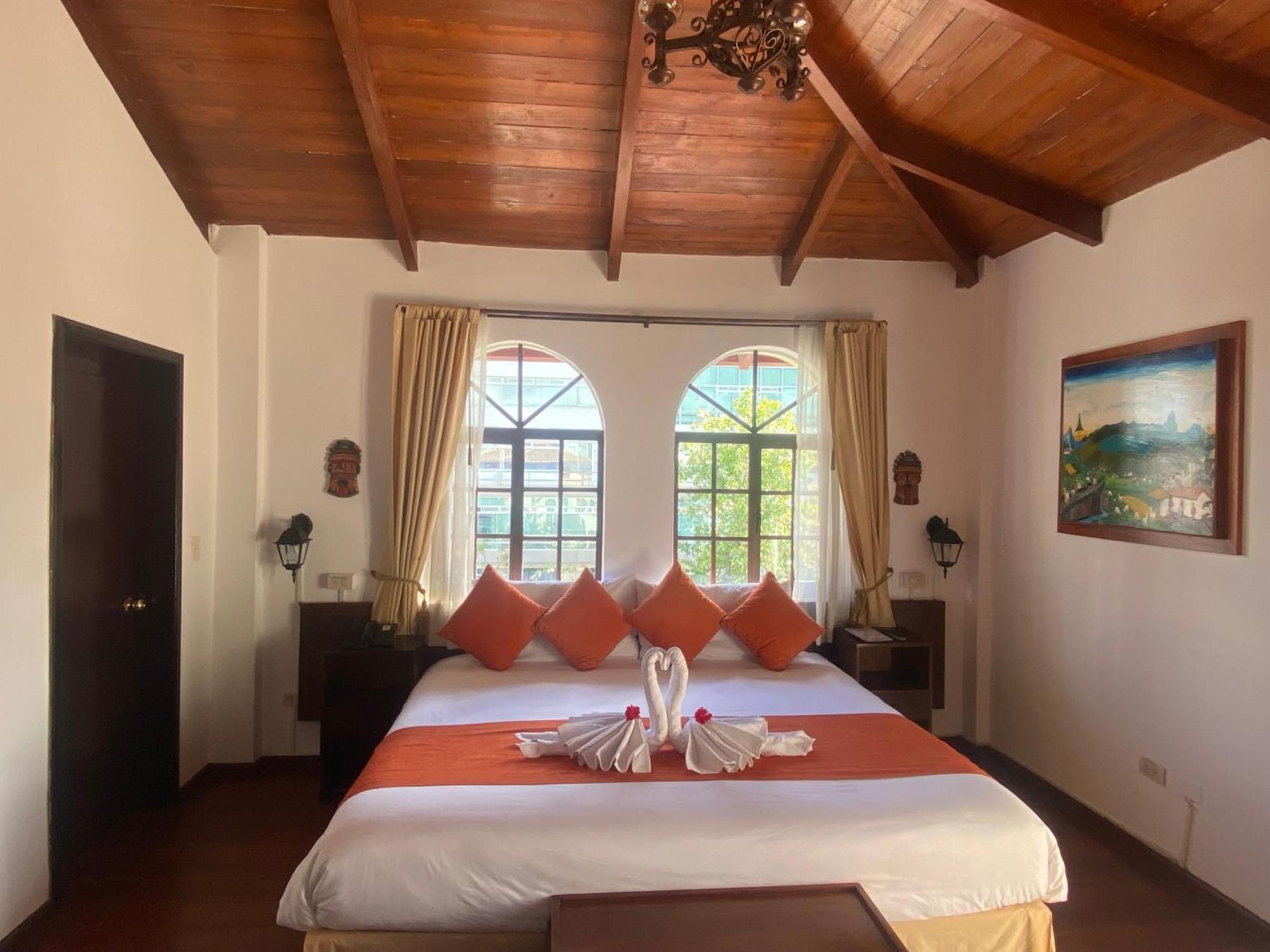 Kituandes Hotel Кито Екстериор снимка