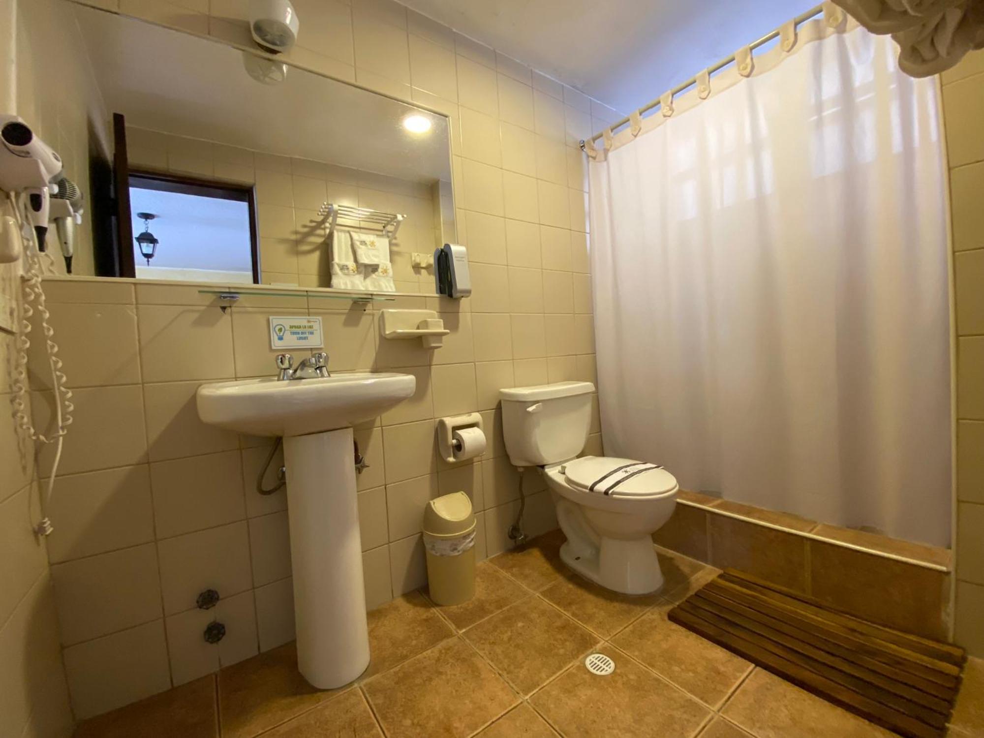 Kituandes Hotel Кито Екстериор снимка